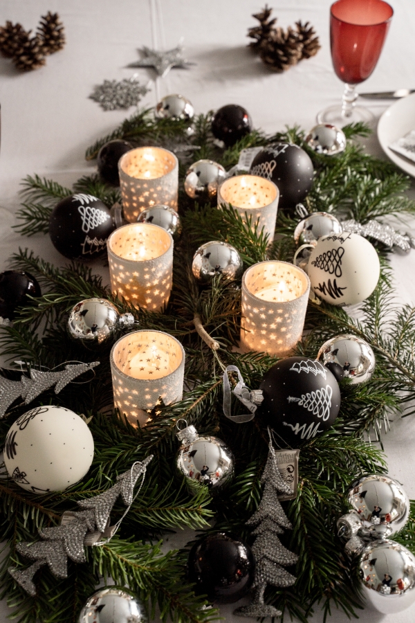 Elegante kerstdecoratie met kaarsen